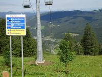  Blick entlang des tscherlifts ins Tal nach Lackenhof 