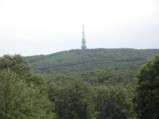  Fernblick zum Fernsehturm Bratislava auf dem Berg Kamzik 