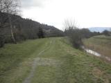  Wanderweg auf dem Donaugraben 