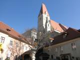  Blick zur Wehrkirche Weienkirchen in der Wachau 