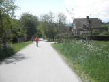  Marathonis am Ortsbeginn von Sittendorf 