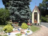 schner Platz mit kleiner Kapelle am westlichen Ortsrand von Jennersdorf 