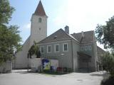 Pfarrkirche und Volksschule von Kapelln an der Perschling
