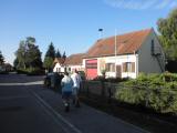  Wanderer beim Feuerwehrhaus Walkersdorf 