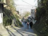  Wanderer durch die Kellergasse "Groer Buriweg" 