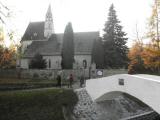  Wanderer bei der Nikolauskirche 