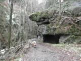  Unterstand im Felsen 