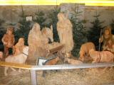 Schaukrippe am Adventpfad mit lebensgroen geschnitzten Figuren 