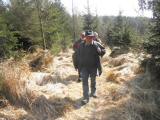  Wanderer auf dem Weg zum Gipfelkreuz 