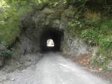  Gterweg durch Tunnel bei der Talsperre 