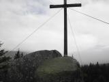  das Gipfelkreuz auf dem Granitblock 