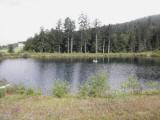  Blick auf den Wasserspeicher der Beschneiungsanlage 