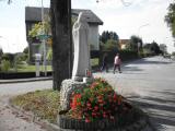  schne Statue auf der Straenkreuzung in Ulmerfeld 