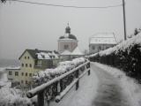  Blick zur Wallfahrstkirche Christkindl und Christkindlwirt 