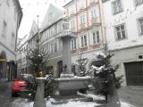  der "Rote Brunnen " am Ende der Kirchengasse 