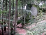schner Wanderweg mit imposanten Granitformationen 