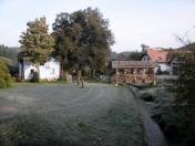 Blick zum Dorfmuseum (Hundertwassermuseum) Roiten 