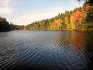 sehr schner Blick auf den Herrensee mit den Farben des Herbst 