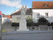 die Florian-Statue auf dem Holzplatz am sdlichen Loisbachufer 