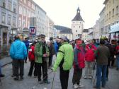  Wanderer auf dem Stadtplatz in Vcklabruck 