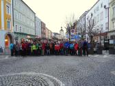 groes Gruppenfoto auf dem Stadtplatz in Vcklabruck 