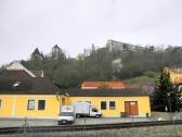 Blick zur Pfarrkirche St. Gertrud, Kalvarienberg und zur Burgruine Gars  