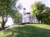 Blick zur Hauptkapelle des Kreuzwegs auf dem Kalvarienberg 