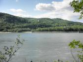  Blick ber die Donau zur Burg Greifenstein 