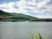  Blick ber die Donau zur Burg Greifenstein 