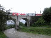 Blick auf die hochwasserfhrende Perschling und zur Westbahn 