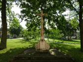  schnes Kreuz bei der Basilika Maria Dreieichen 