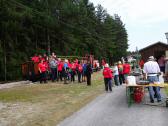  Wanderer entsteigen den Wackelstein - Express 