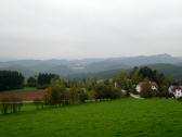 Fernblick zur Burg Rappottenstein leider bei trber Fernsicht 