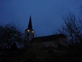 in der Dunkelheit der Blick zur Pfarrkirche Bad Gropertholz, ist den Heiligen Bartholomus und Thomas geweiht