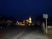  in der Nacht der Blick zur Pfarrkirche Bad Gropertholz 