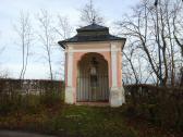  die Nepomuk-Kapelle am Kirchenplatz 