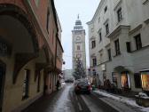 von der Wiener Strae der Blick zum imposanten 60 m hohen Stadtturm 