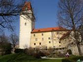 Blick zum Schloss mit dem imposanten 50 m hohem Schlossturm - Bergfried