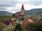  Blick zur Wehrkirche und Pfarrkirche Weienkirchen 