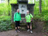 auch die bayrischen Marathonis Fred und Leo positionierten sich gemeinsam beim Jugendbrunnen