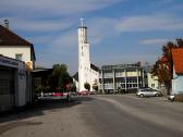  Blick zur Kath. Filialkirche Hl. Familie 