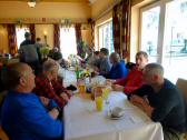  Marathonis bei der Mittagsrast im Landgasthof Huber 