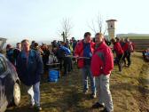  Marathonis bei der 3. Labestelle beim Rapelkreuz 