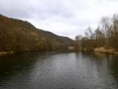  Blick vom Steg auf die Dyje (Thaya) flussaufwrts 