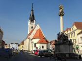 Kath. Filialkirche Marktkirche hl. Georg und die Mariensule (Pestsule)