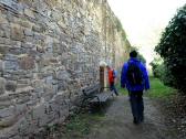 Wanderroute durch die Stadt- und Zwingermauer zum Pfarrhof