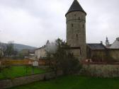 Blick in den mittelalterlichen Stadtgraben mit dem Scheiblingturm