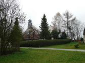 nochmals der Blick zur sptgotische Filialkirche St. Peter und zu der Kalvarienbergkapelle