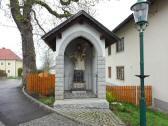 Wegkapelle mit der Figur des hl. Johannes Nepomuk in Waldburg