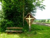 Blick zum "Brunninger Wegkreuz" bei der Grestner Bahn